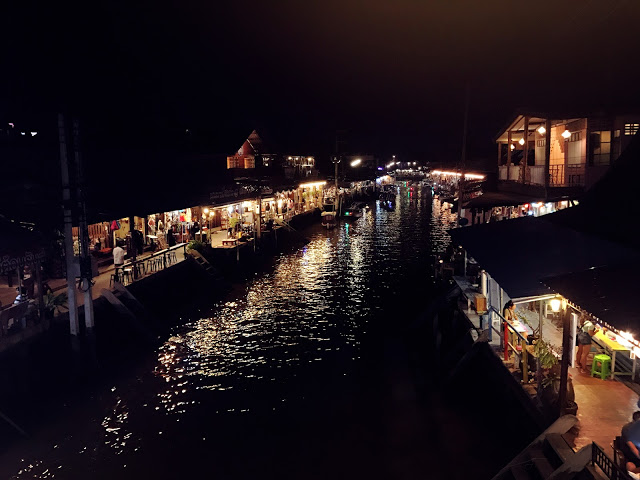 Amphawa Floating Market in the Evening | Zanne Xanne’s Travel Guide